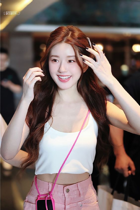 这种发力方法可以挤出梨涡，延长下巴