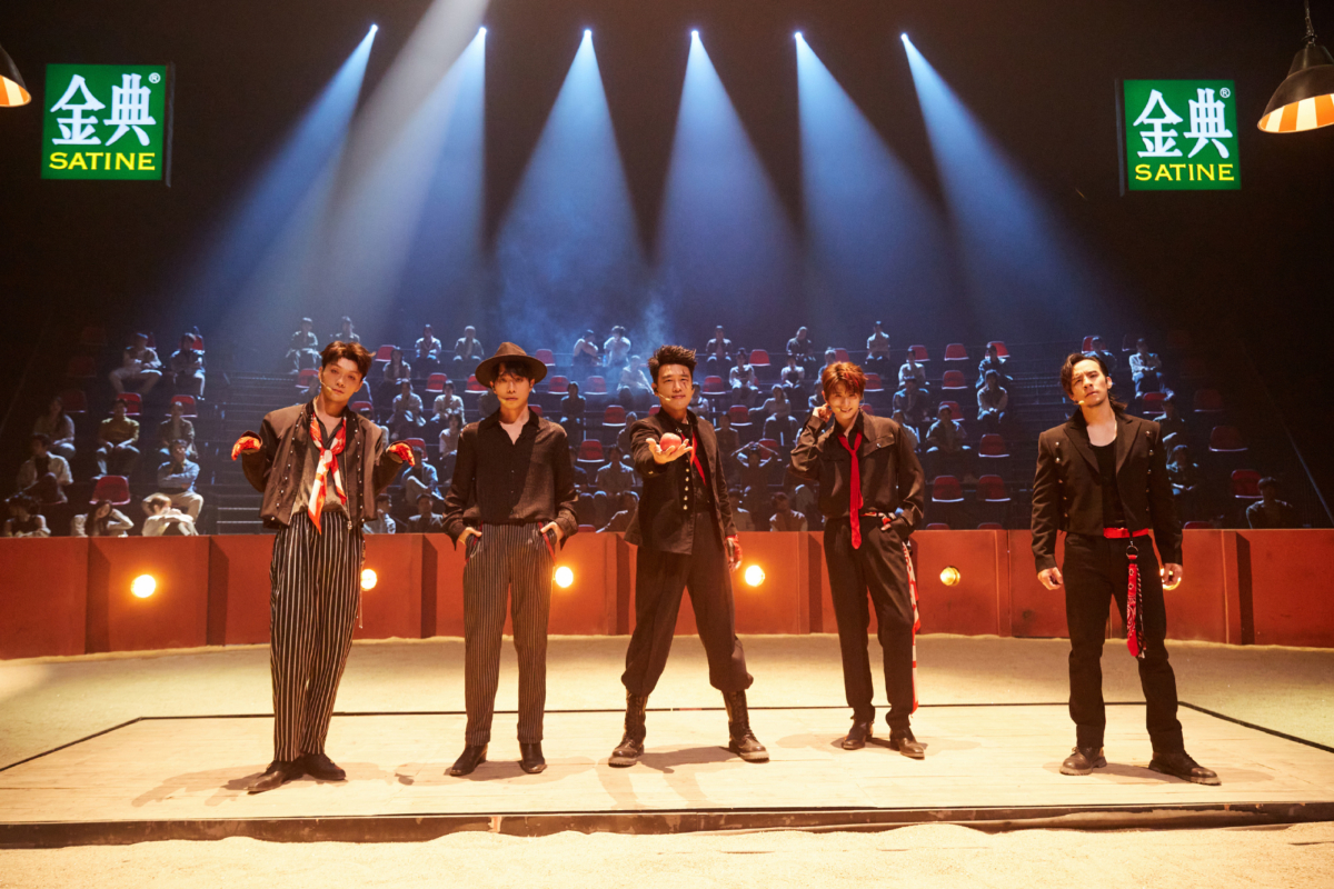 马晓龙和何展成的大部分公演舞台都在王耀庆部落