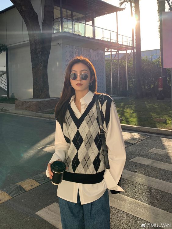 3 个苹果型身材「叠穿显瘦」的穿搭公式