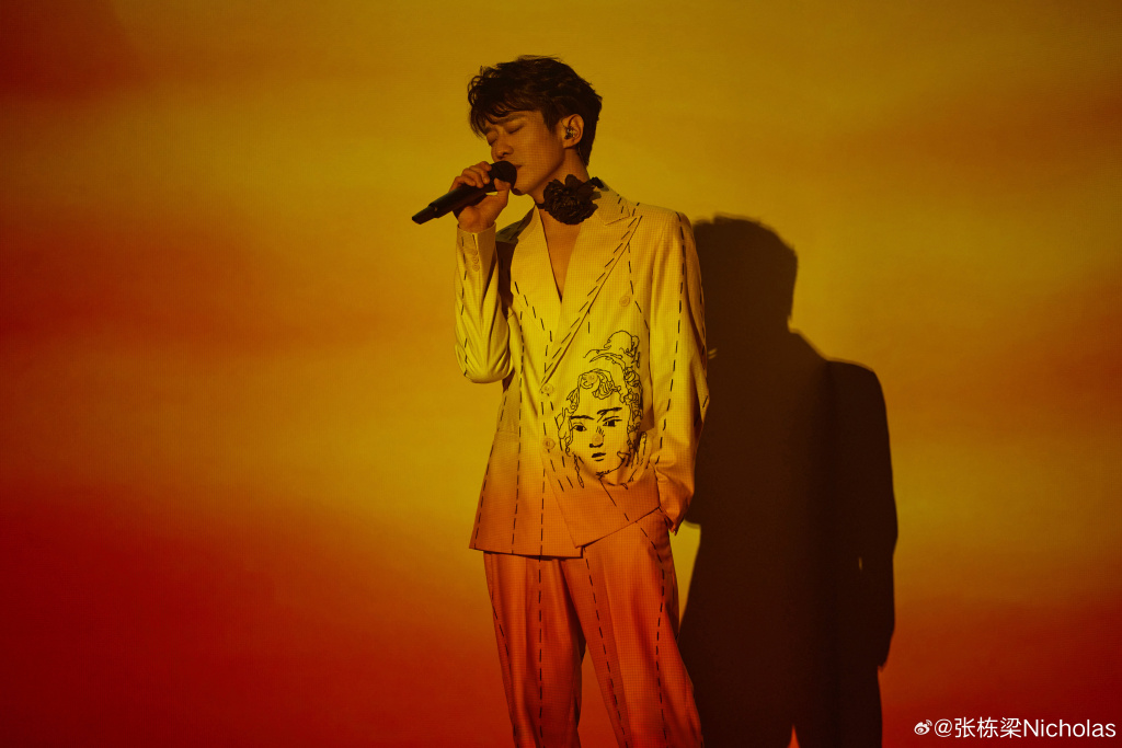 演唱《黄昏》