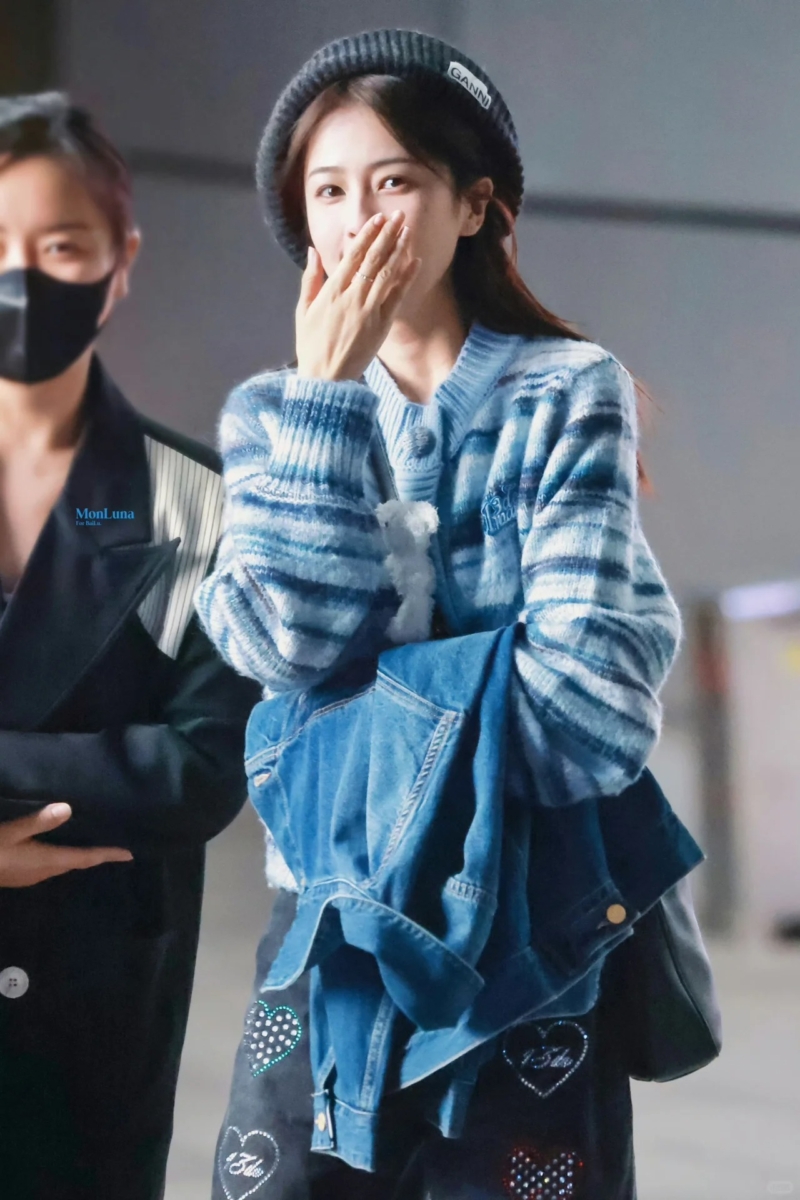 1、复古休闲女大风