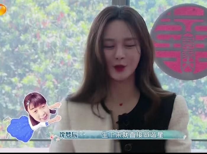 开玩笑表示生下来直接当谐星~