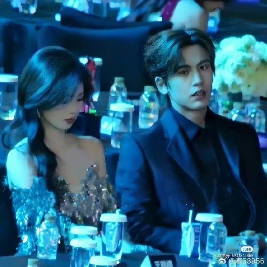 之后在台下两人还是有说有笑的