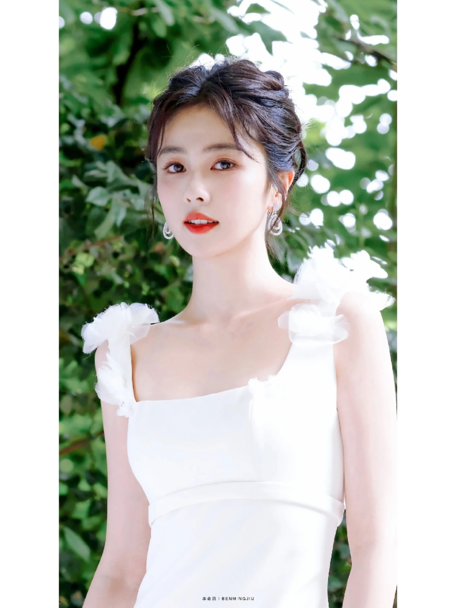 白鹿同款「高颅顶花苞丸子头」