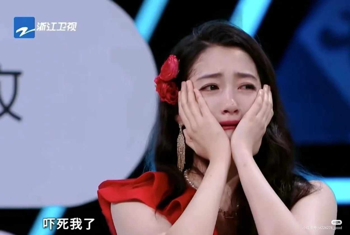 关晓彤生日却被整蛊吓哭