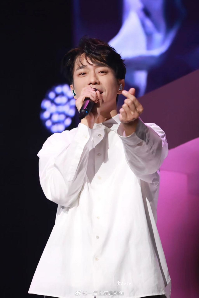 演唱会以《当你孤单你会想起谁》完美落幕