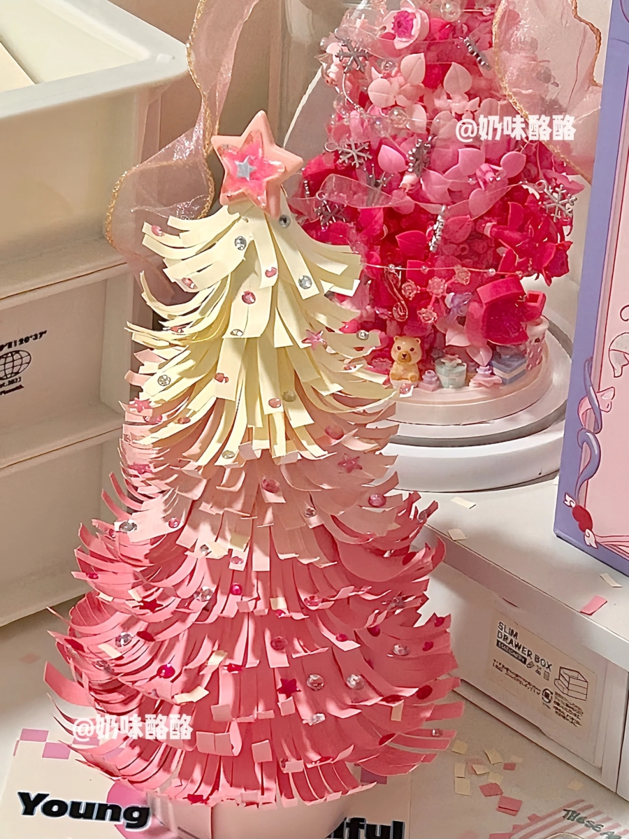 2、粉色卡纸少女心圣诞树