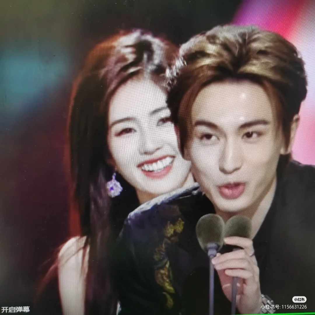 之后在台下两人还是有说有笑的