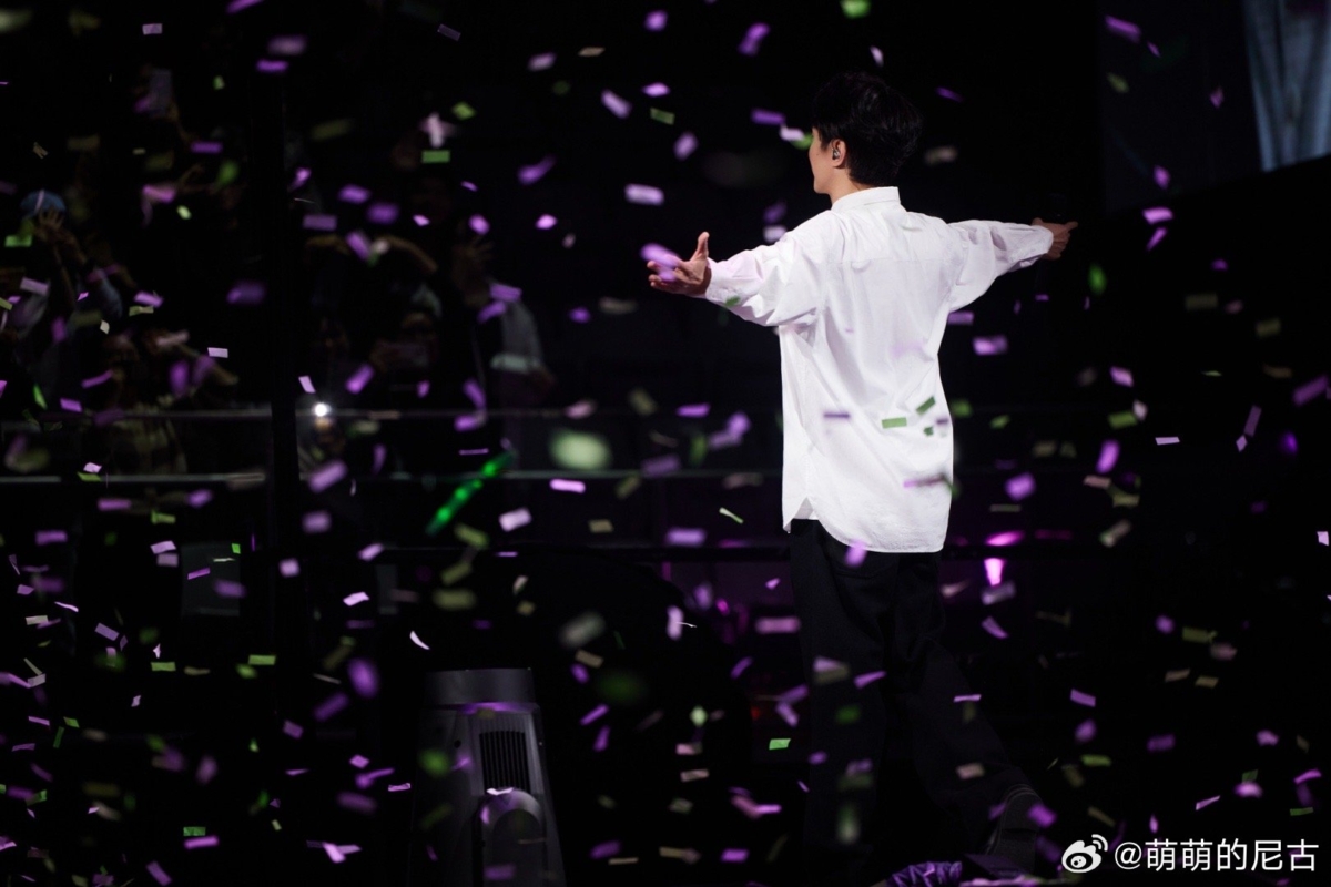 现场粉丝替张栋梁准备生日惊喜