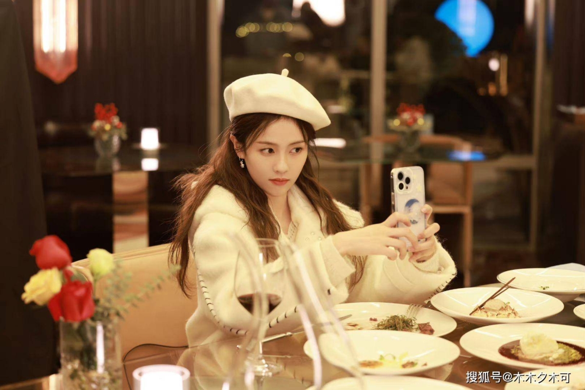 白鹿饰演的郑书意