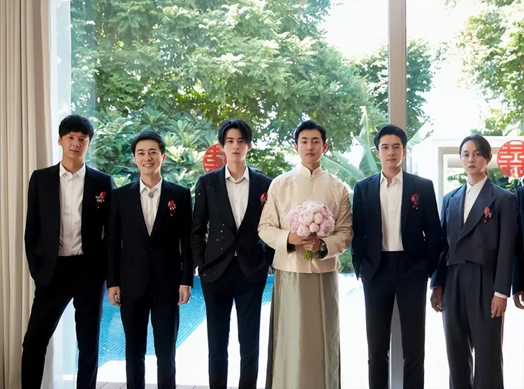 王鹤棣还是王彦霖结婚时候的伴郎之⼀