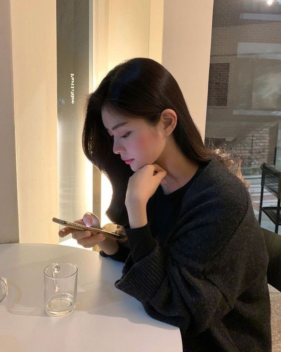 避免低头长时间使用电子产品