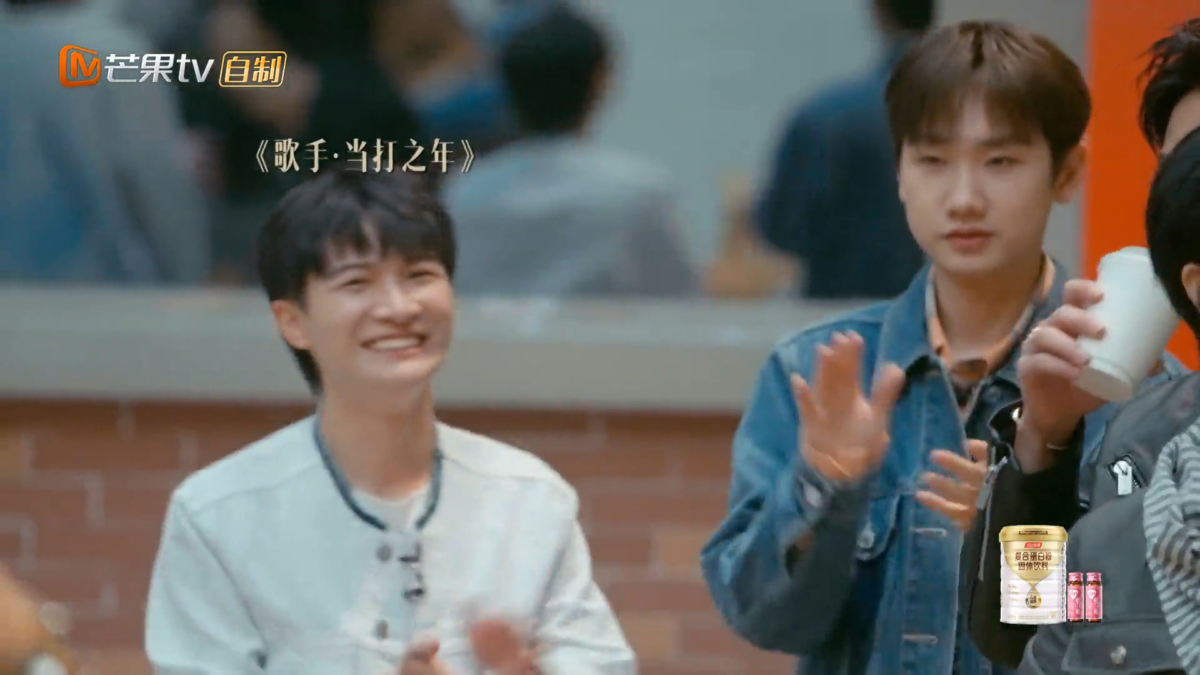 其他参加过歌手系列的人只能尴尬陪笑