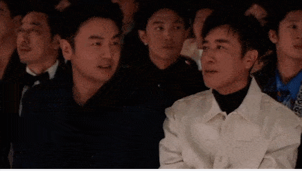 8、沈腾戴假发？