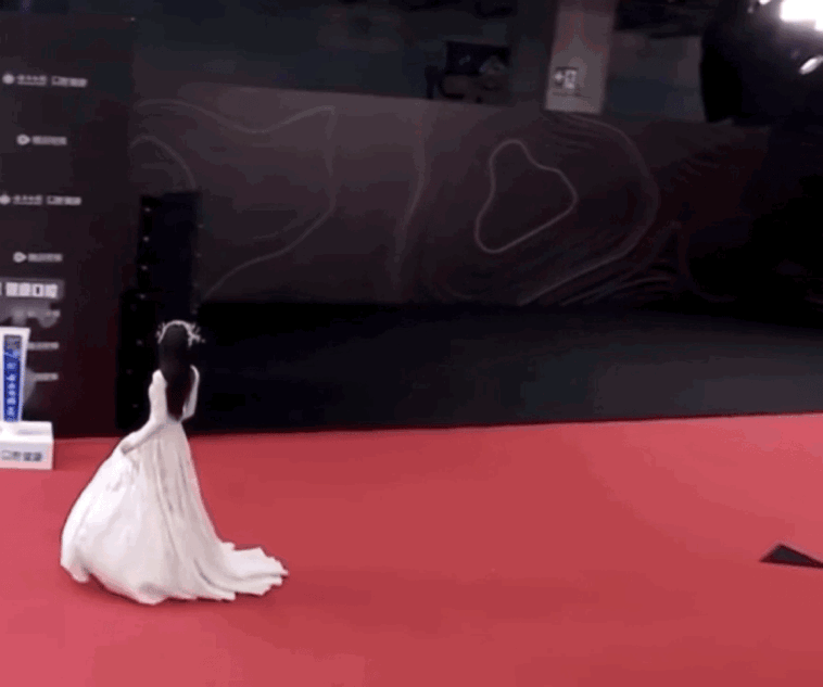 1、迪丽热巴红毯迷路