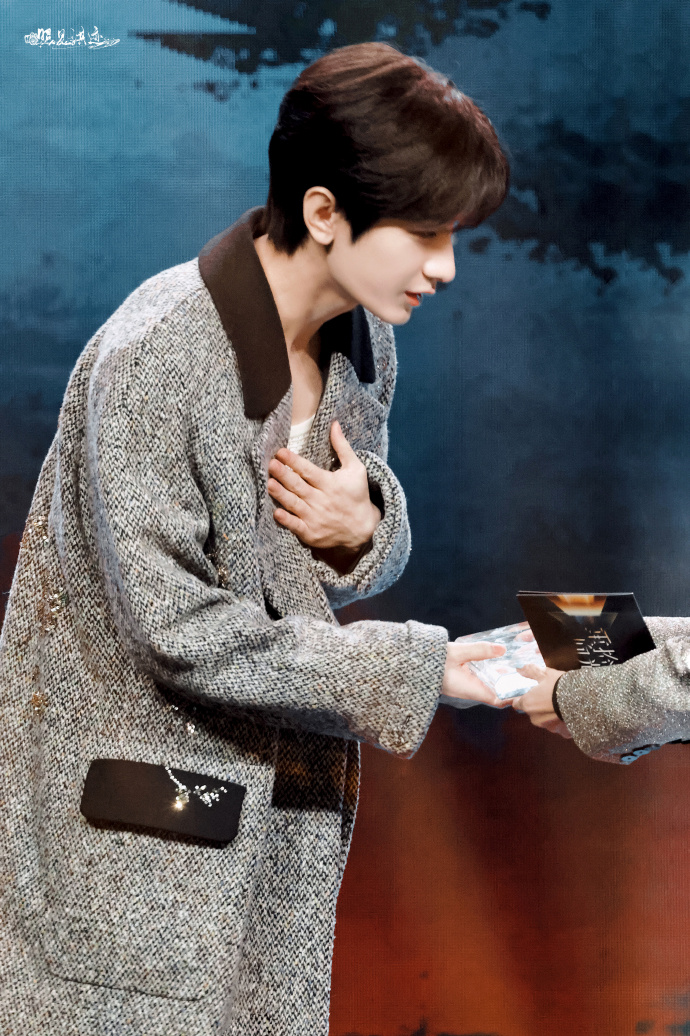 科班出身，演技踏实，行为低调