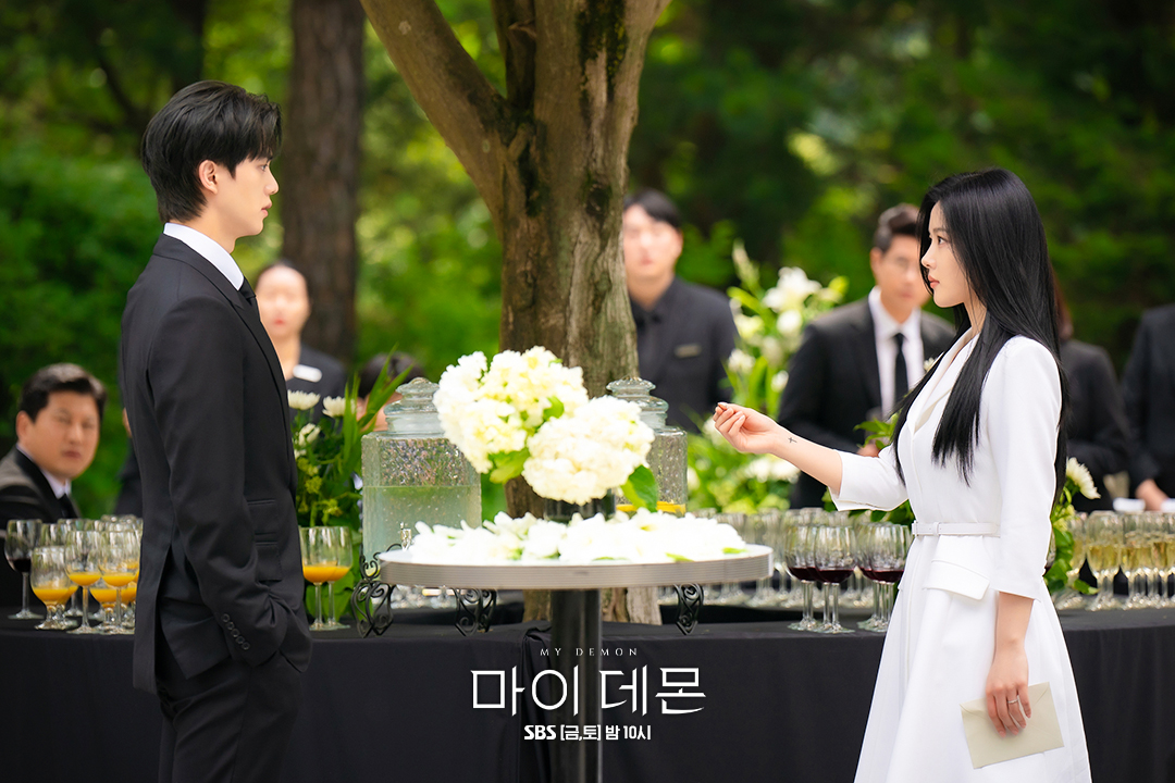 短上衣 + 中长裙