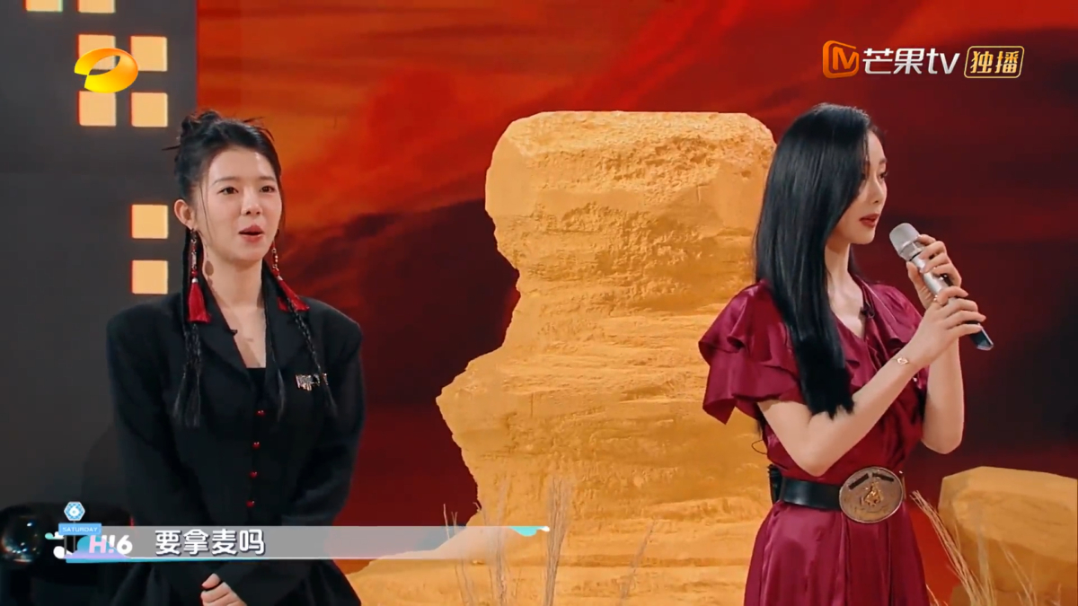 刘诗诗问：要拿麦吗？