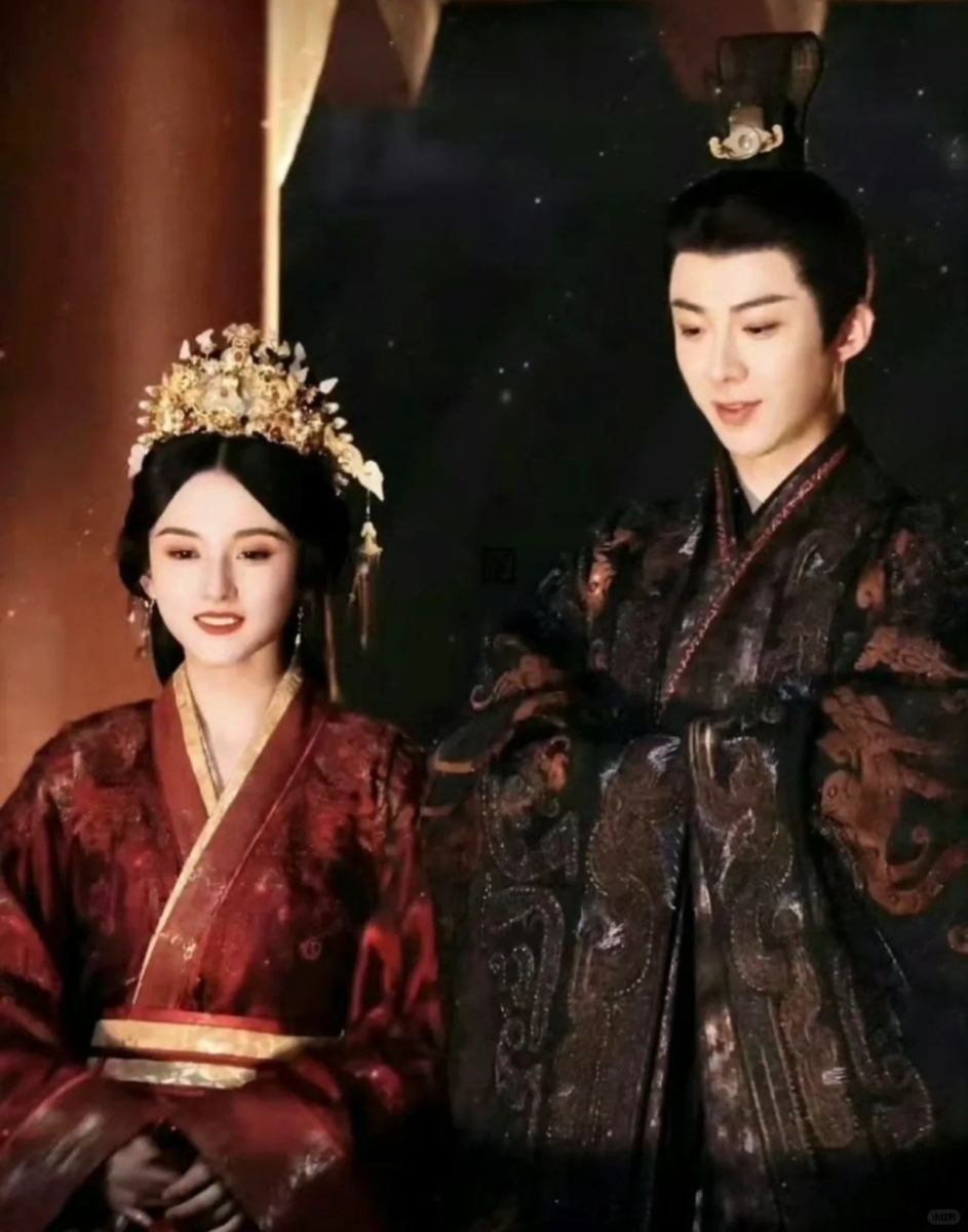 《折腰》讲述的是“先婚后爱”的甜虐故事