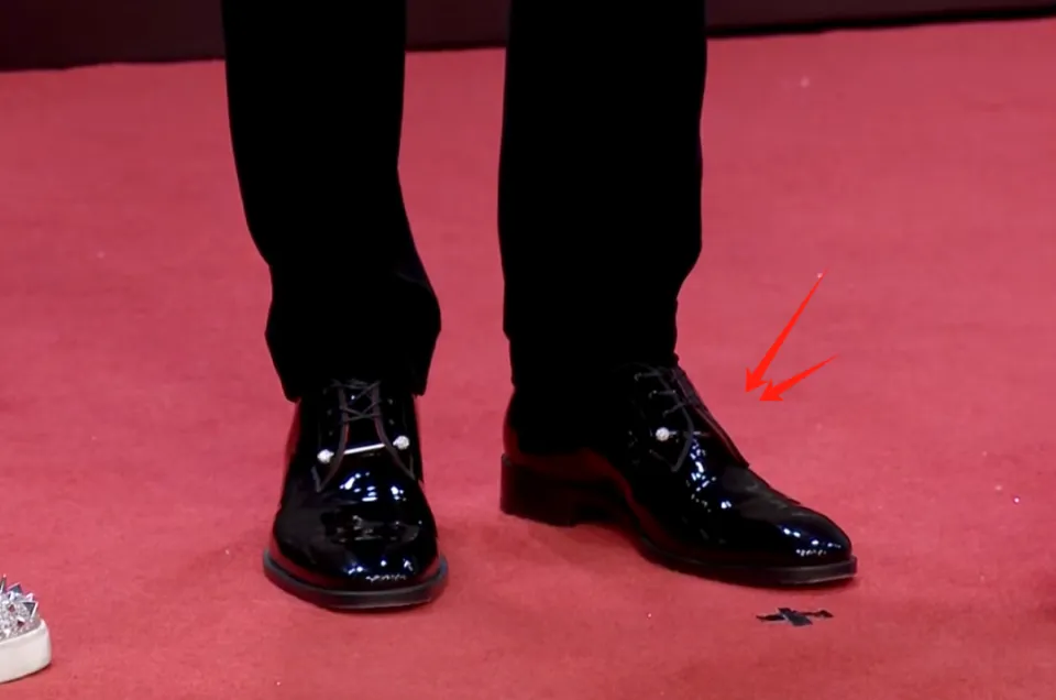 5、龚俊红毯“破财”