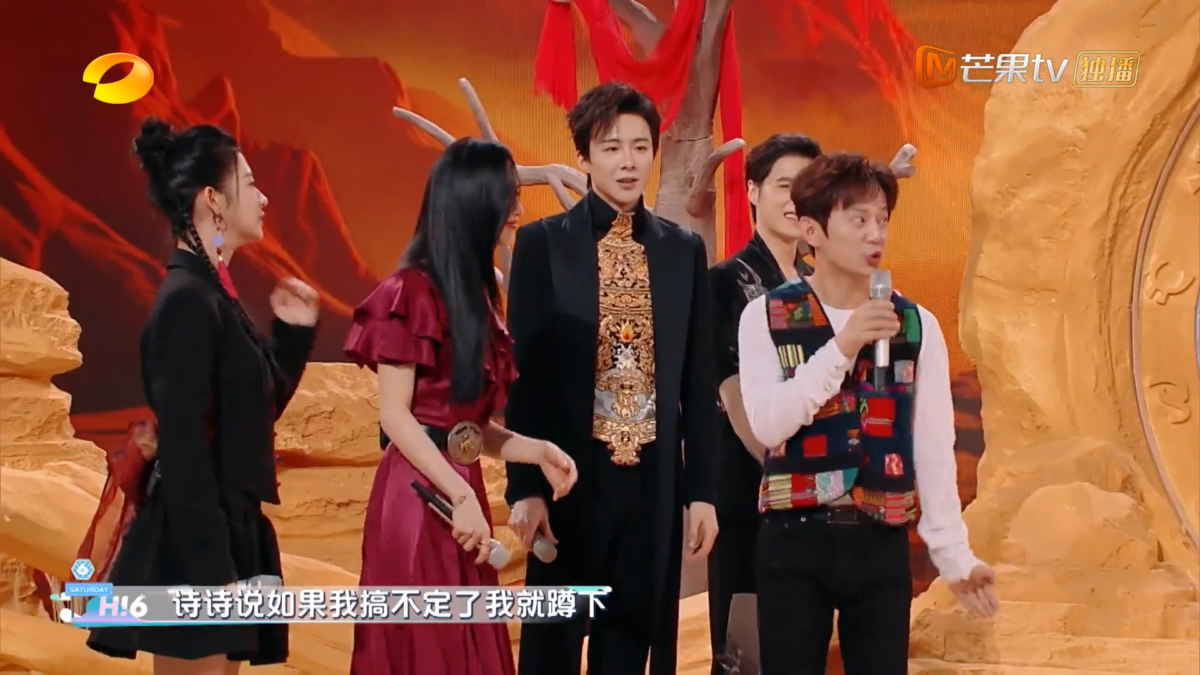 只要诗诗蹲下何老师就回来“救”她