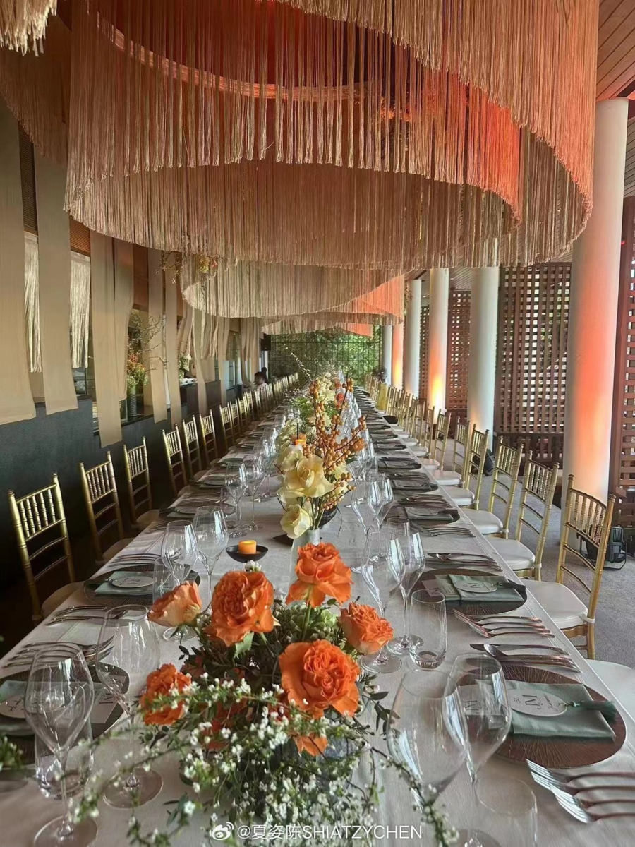 餐厅布置得优雅唯美