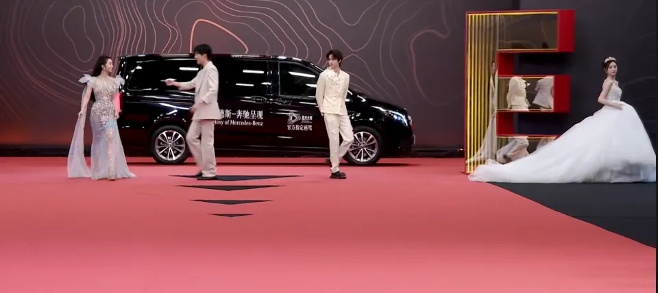 2、吴宣依红毯“出走”，拒和孟美岐同框