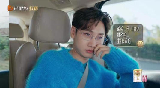 周深、汪苏泷几乎是前后出场的，还在车上的时候，他们都规划好了自己的定位。