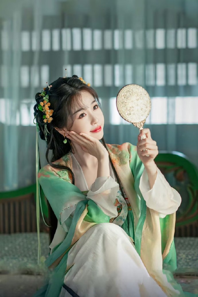 虞书欣《永夜星河》杀青