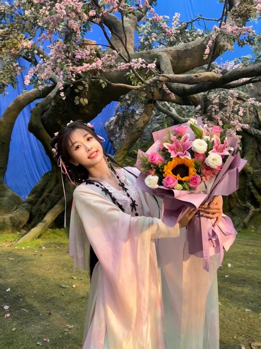 億美金鑽行- 人类高质量手链！！ 永远爱极简高级感～ 猪鼻子手链不愧是现在大热的款式!🥳 | Facebook, image size:900x1200