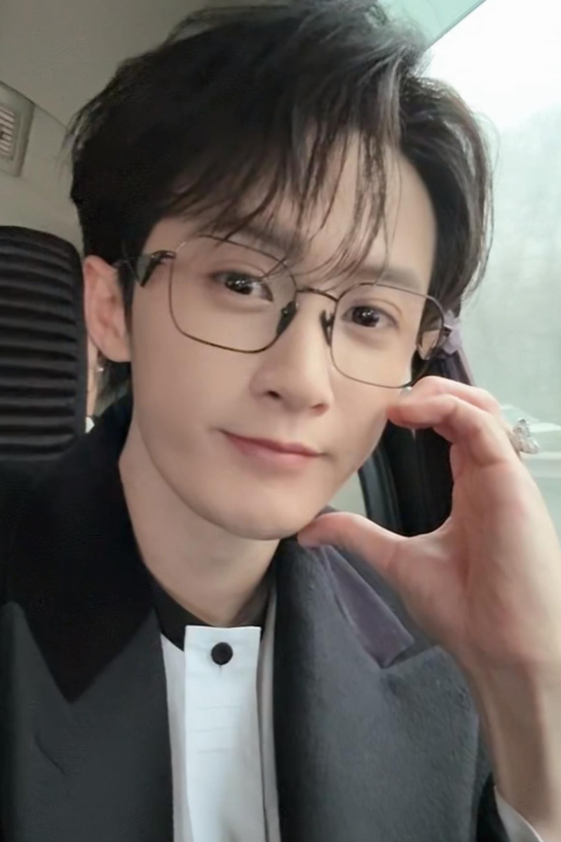 带粉丝一起走红毯