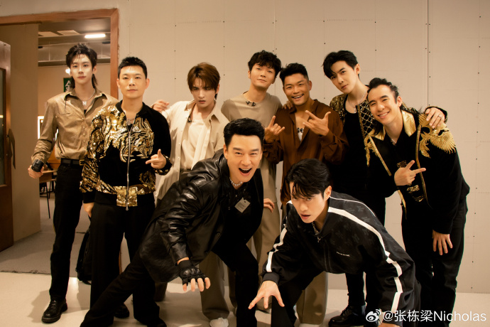 比赛结束后依然是朋友~