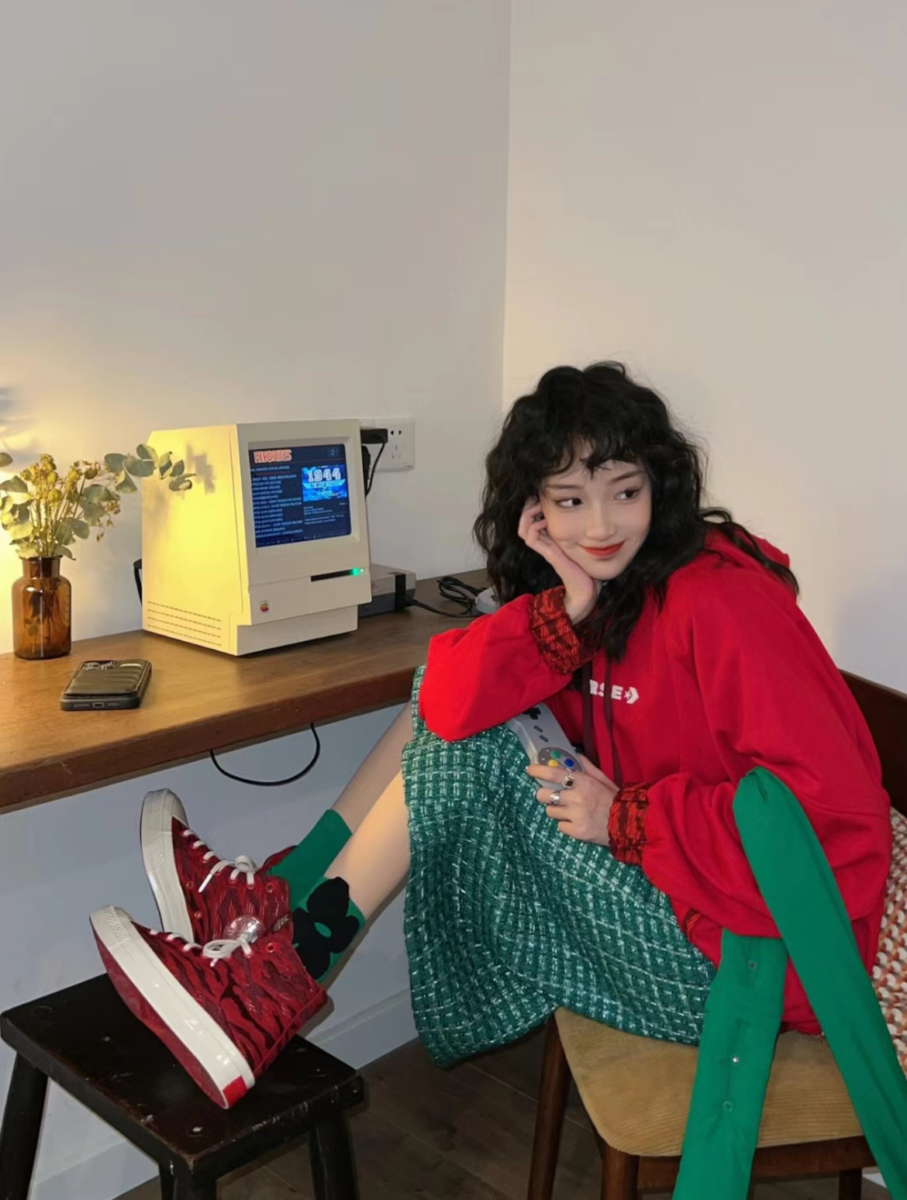 5、黑白灰之外的色调搭配