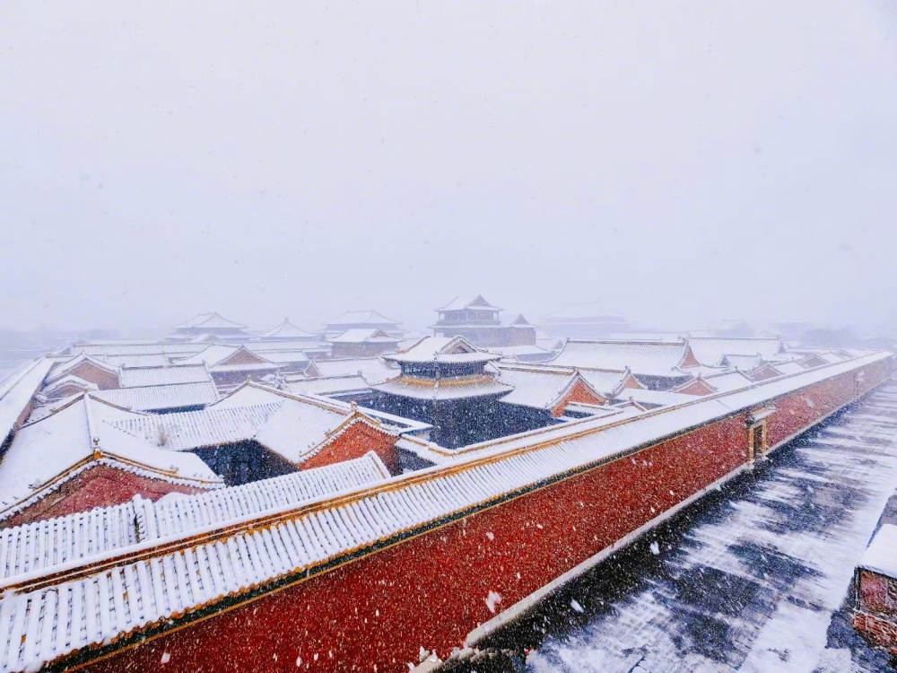 大雪下的朱墙碧瓦