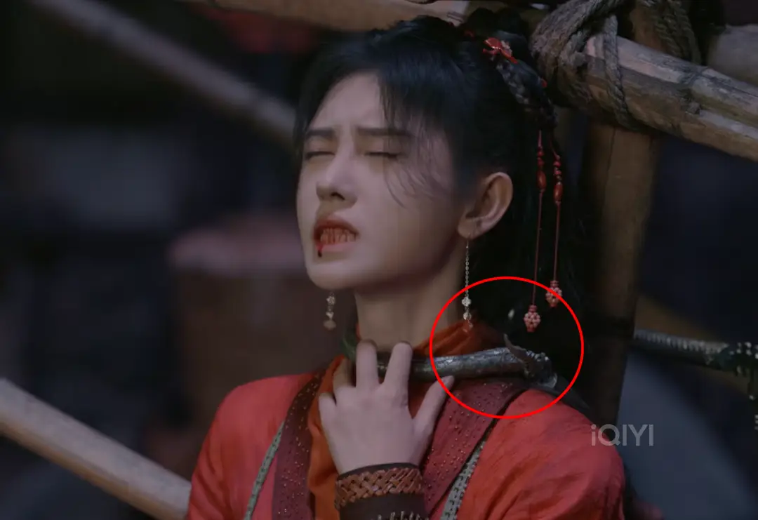 有一场男女主差点被反派勒死的戏