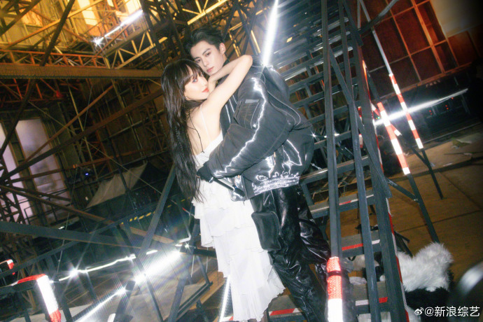 宋茜王鹤棣《屋顶着火》