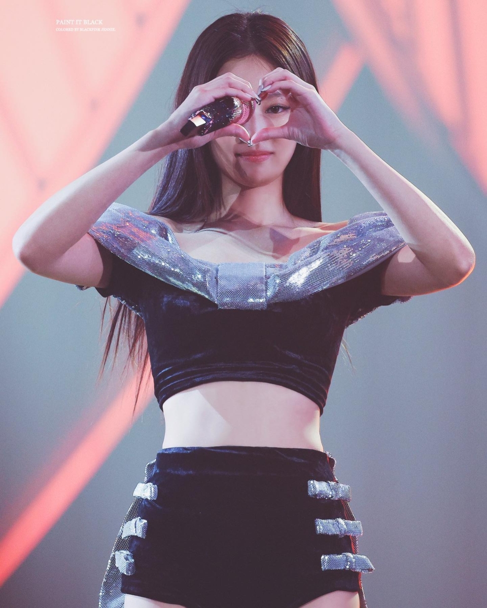 Jennie 挖走了 YG 时期的心腹人员