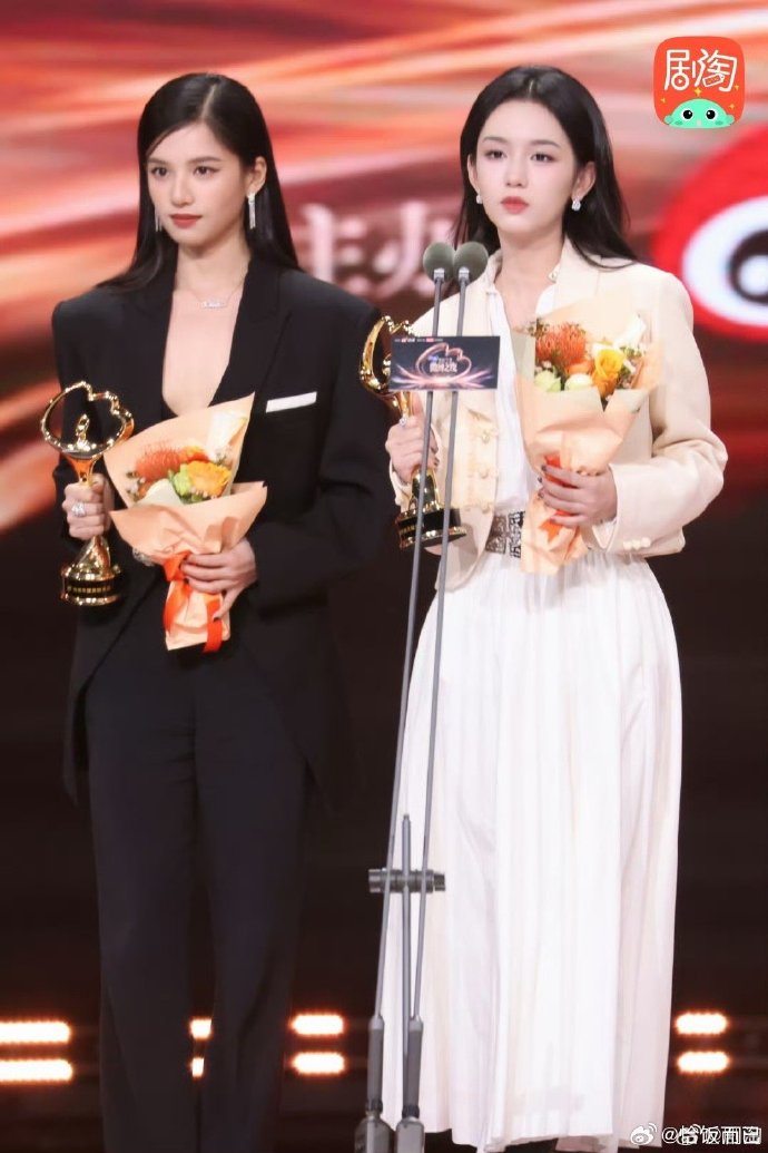 张婧仪 & 周也