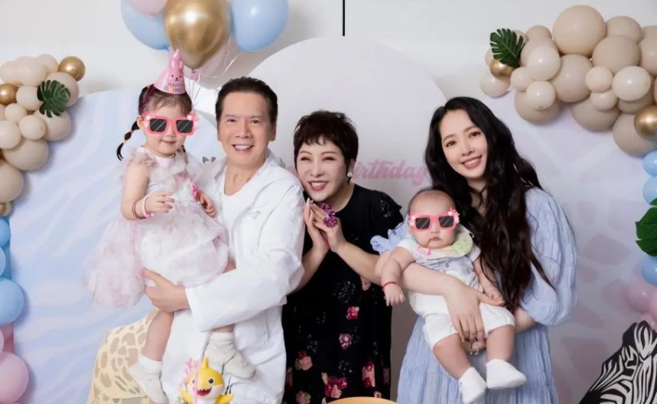 网友吐槽是向太逼他发的