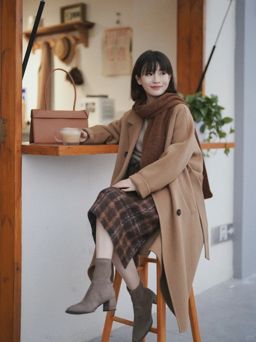 天蝎座(23/10 - 21/11):枫叶红、南瓜橘、栗子粽