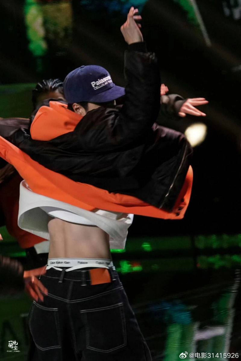 动作有力量不失松弛感