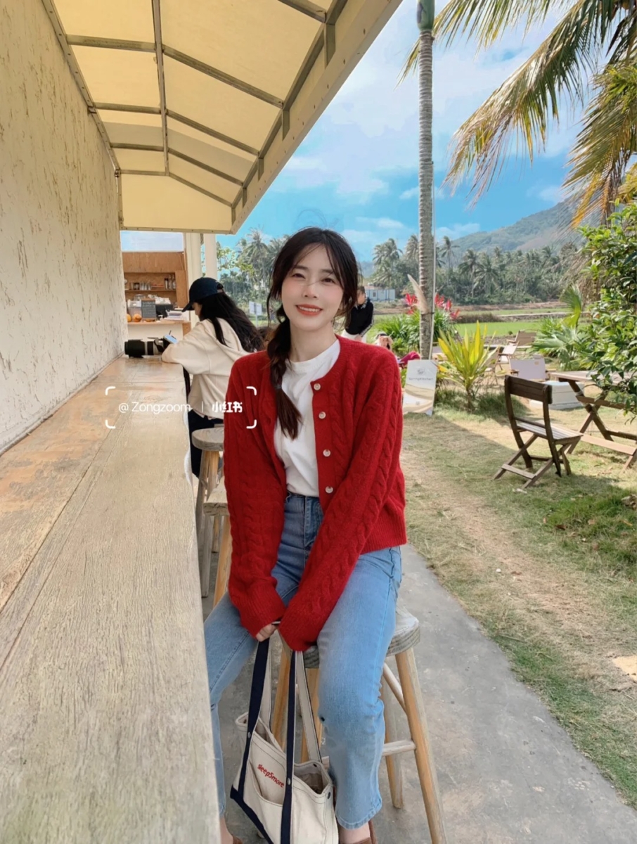 4、红色外套叠穿