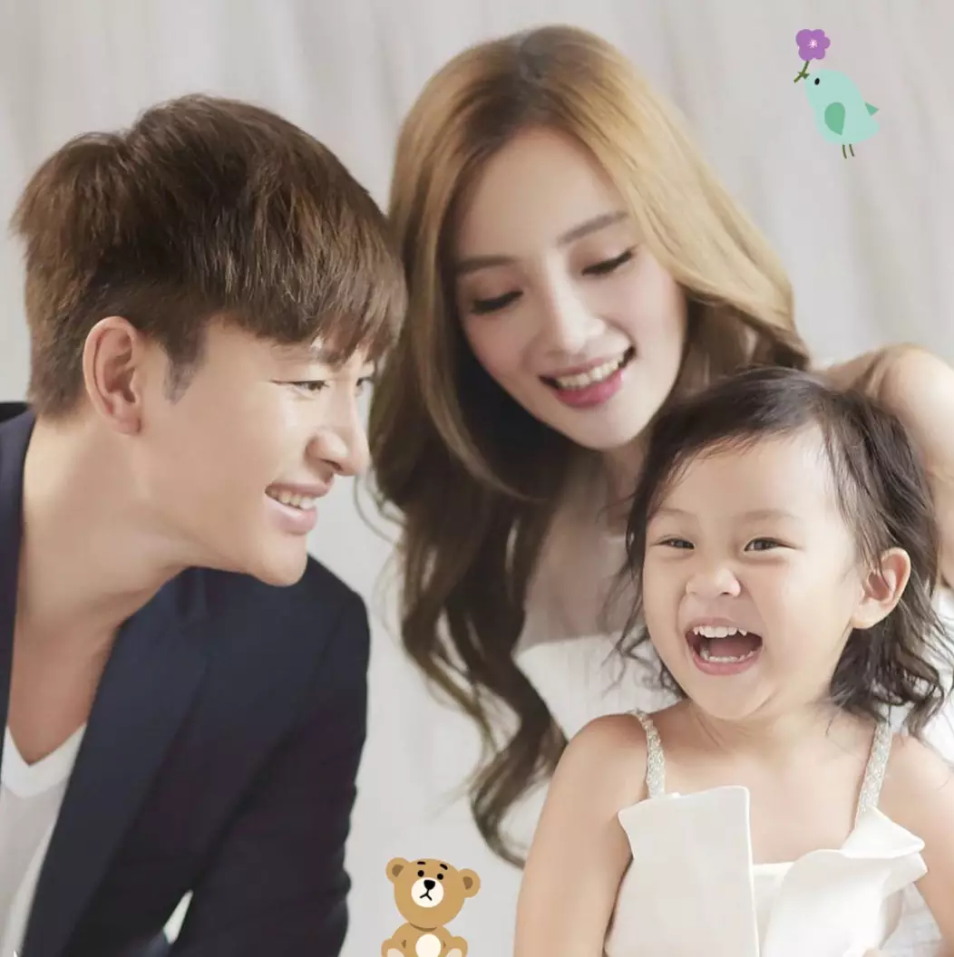 贾乃亮、李小璐和甜馨