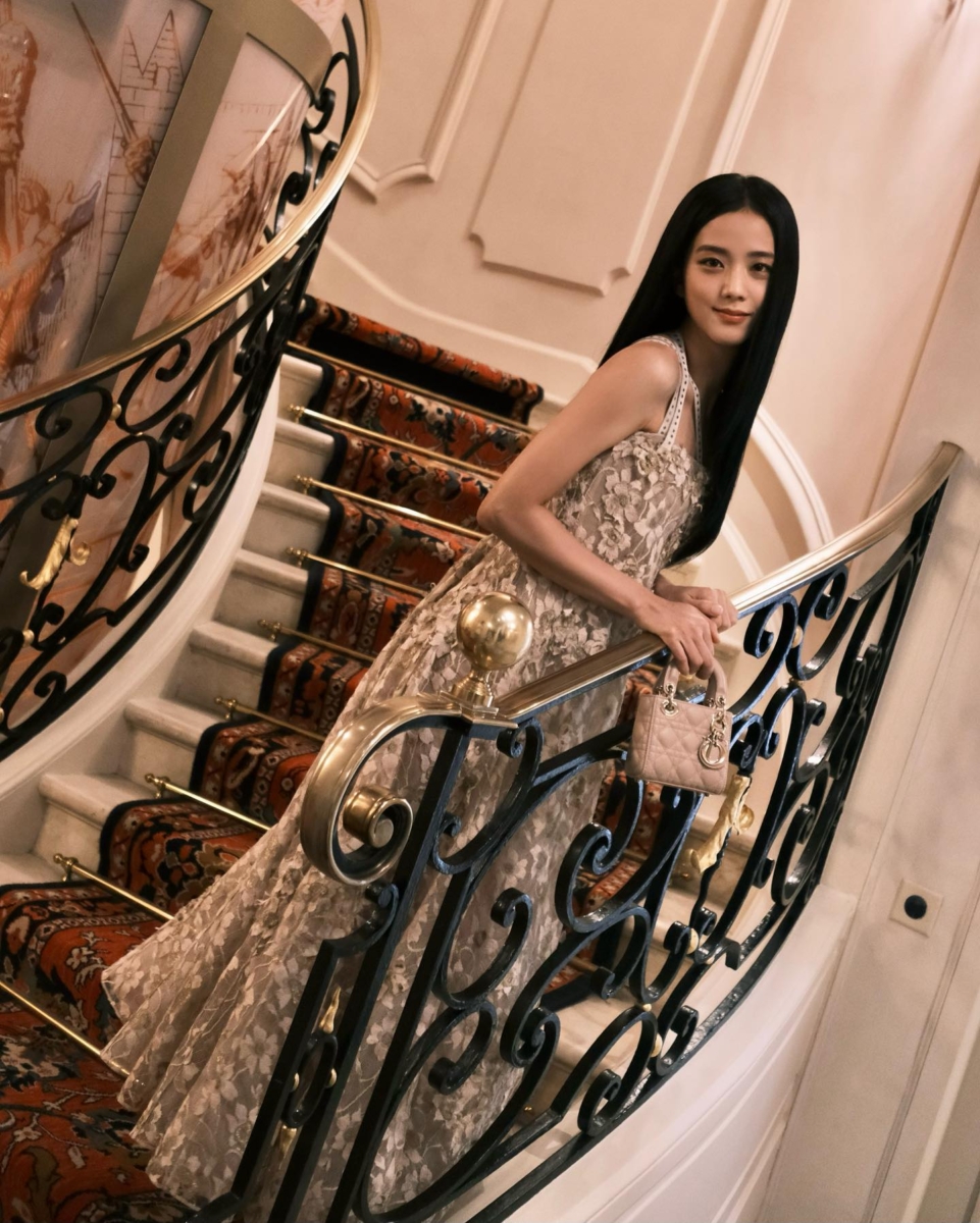 Jisoo 也成立了个人公司