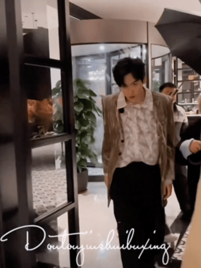 《开始推理吧2》开始录制，周柯宇路透