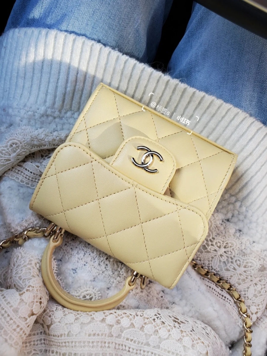 6、Chanel 22p 小鸡黄迷你翻盖包