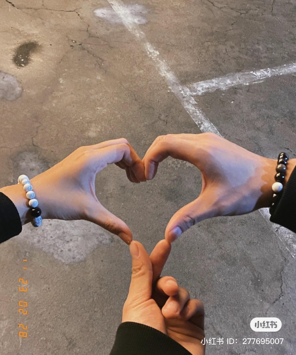 简单又甜蜜的瞬间一下就捕捉到啦