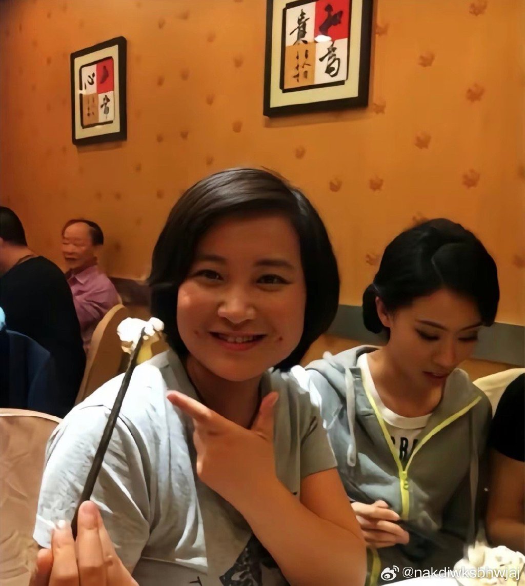 贾玲和张小斐从默默无名一直走到今天