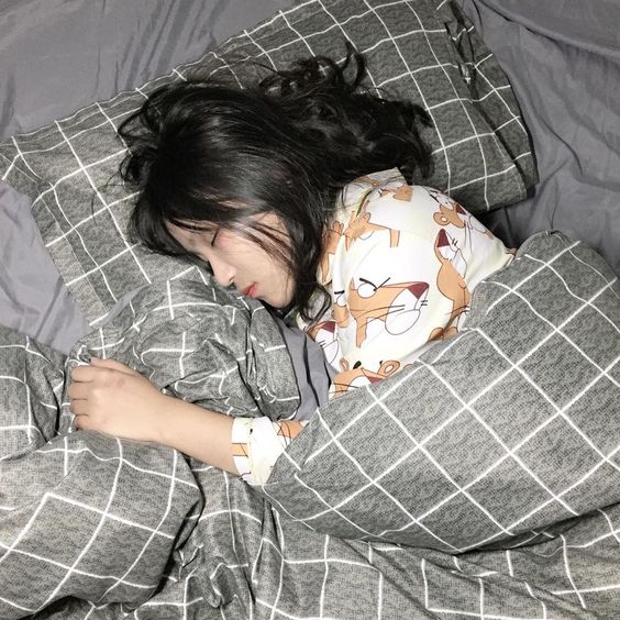 头发疯涨的秘诀一、把头发散开睡觉
