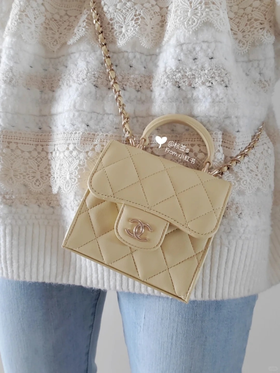 6、Chanel 22p 小鸡黄迷你翻盖包